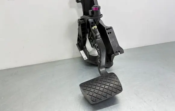 Porsche Macan (95B) Brake pedal 95B723031C 4F0945459B