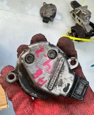 Audi A8 S8 D2 4D Camshaft position sensor 058905161b