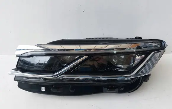 Volkswagen Touareg III Headlight/headlamp 761941081