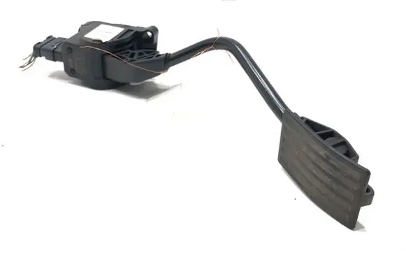 Accelerator throttle pedal