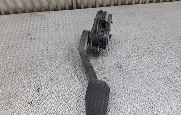 Volvo V70 Accelerator throttle pedal 30636006