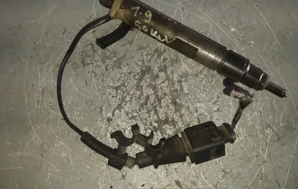 Skoda Octavia Mk1 (1U) Fuel injector 038130202CB0M 0432193574 060383H