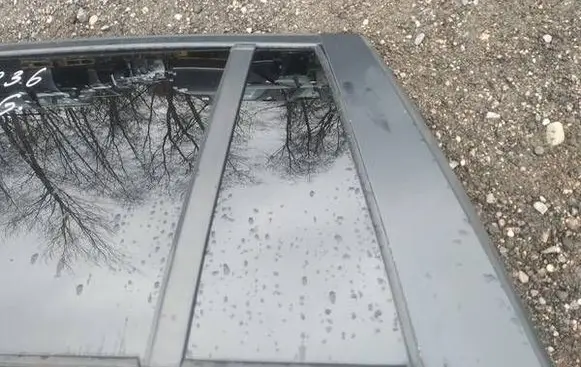 Chrysler Pacifica Rear vent window glass 