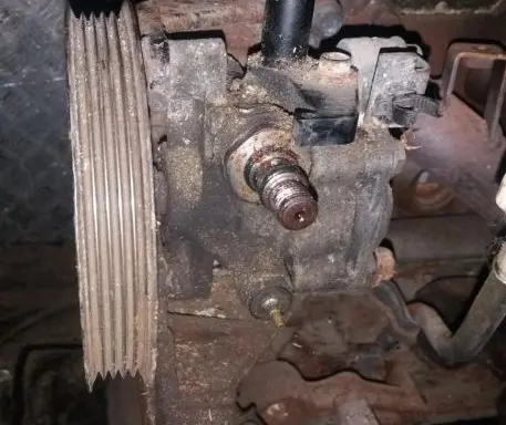 Mitsubishi Carisma Power steering pump