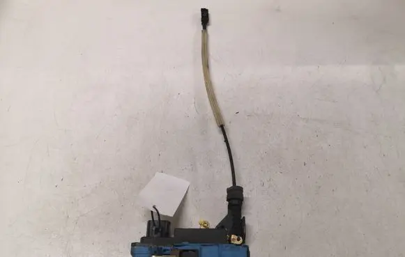 Volvo V70 Front door lock 9485305