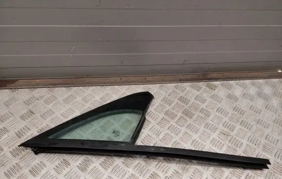 Audi Q7 4M Front door vent window glass four-door 4M0845114
