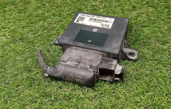 Volkswagen PASSAT B7 Voltage converter/converter module 3AA919041