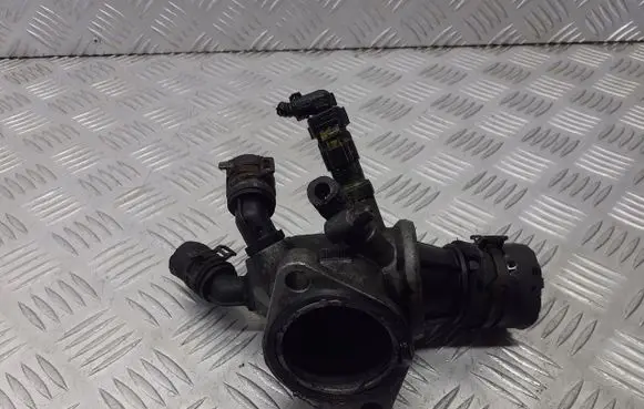 Opel Astra H Thermostat/thermostat housing 