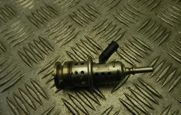 Mercedes-Benz Sprinter W907 W910 Fuel injector A0004900200