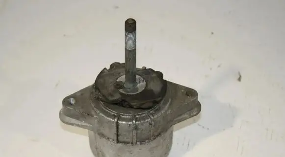 Porsche Panamera (970) Engine mount bracket 94837505903