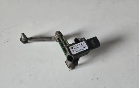 Porsche Cayenne (92A) Air suspension front height level sensor 7P0616213