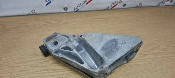 BMW X5 E70 Engine mounting bracket 6772680 22116772680