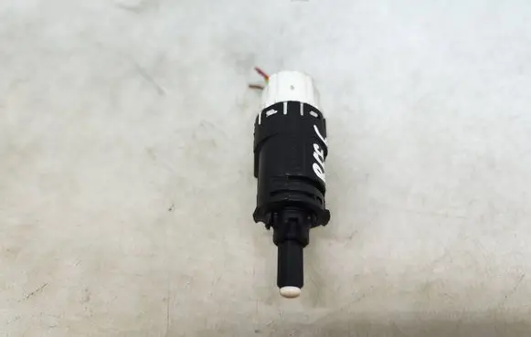 Dacia Sandero II Brake pedal sensor switch 253206170R