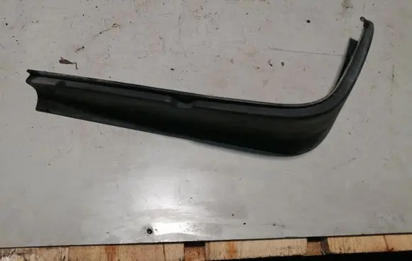 Rear/tail light trim molding