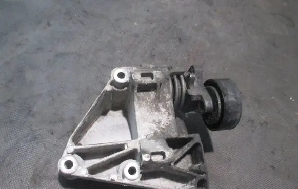 BMW 5 E60 E61 A/C compressor mount bracket 7512556 24168110