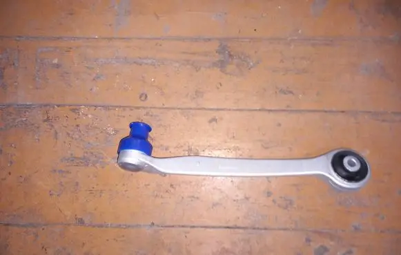Volkswagen PASSAT B5 Front control arm 4D0407693