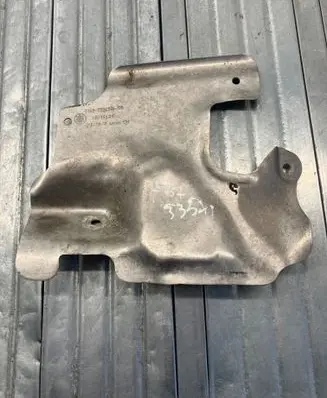 BMW 5 GT F07 Heat shield in engine bay 7224341 610010