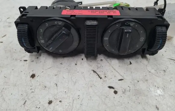 Mercedes-Benz C W202 Climate control unit 2028300985