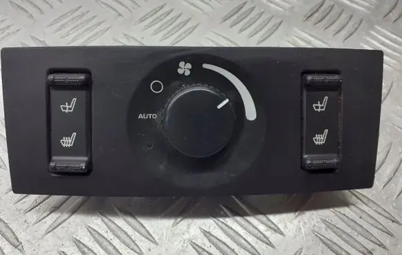 Chrysler Pacifica Interior fan control switch M23199