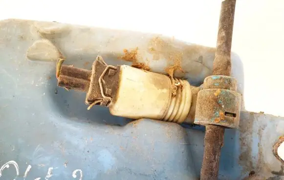 Volkswagen Golf III Windscreen/windshield washer pump