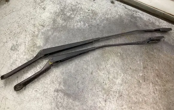 Peugeot 308 Front wiper blade arm 9680477280