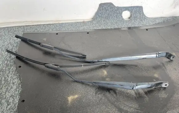 Renault Megane IV Front wiper blade arm 288861068R 288819391R