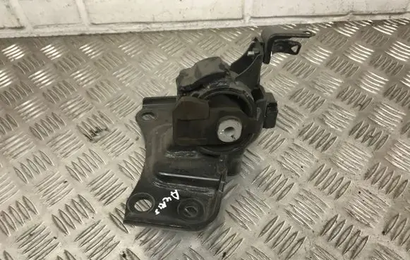 Toyota Auris E180 Engine mount bracket