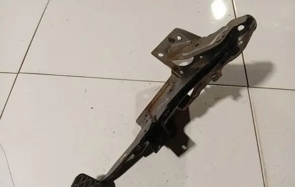 Mazda 5 Brake pedal 