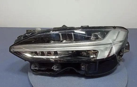 Volvo S90, V90 Headlight/headlamp 32228310