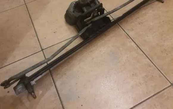 Front wiper linkage and motor