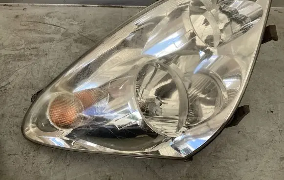 Toyota Corolla Verso AR10 Headlight/headlamp