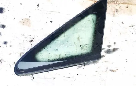 Opel Zafira B Front triangle window/glass 