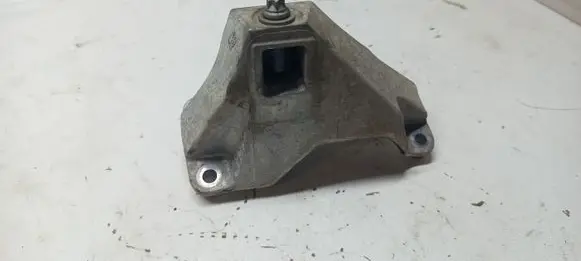 BMW 7 G11 G12 Engine mounting bracket 6870750