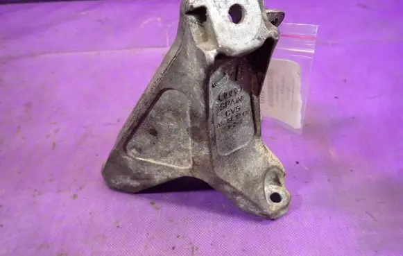 Audi A4 S4 B6 8E 8H Engine mounting bracket 8E0199308A
