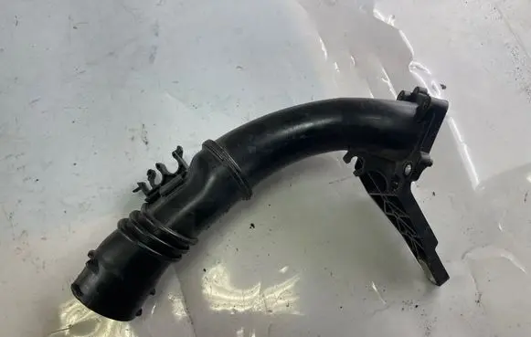 Volvo V40 Intercooler hose/pipe Av6q9351bc