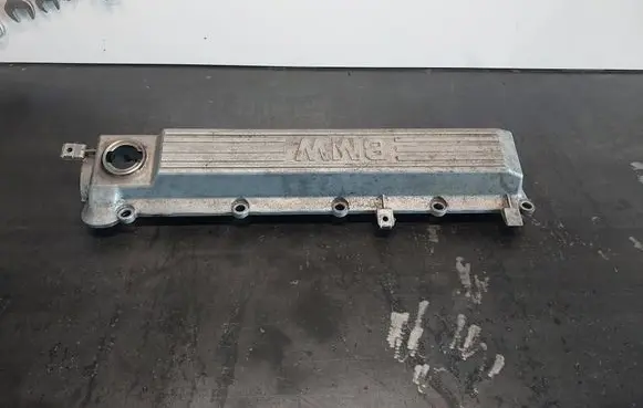 BMW 5 E39 Rocker cam cover 11122246330