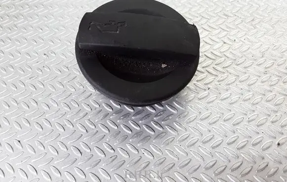 Audi A4 S4 B6 8E 8H Oil filler cap 