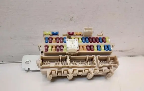 Nissan Qashqai Fuse module 4EB0A6C07
