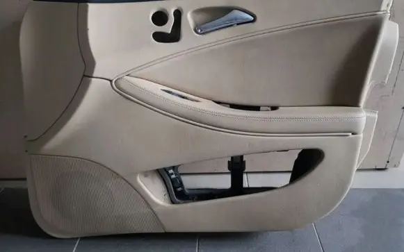Mercedes-Benz CLS C219 Front door card panel trim MCD6067