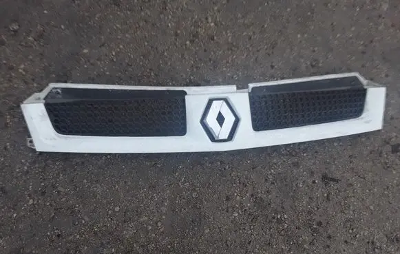 Renault Master II Front bumper upper radiator grill 8200233765
