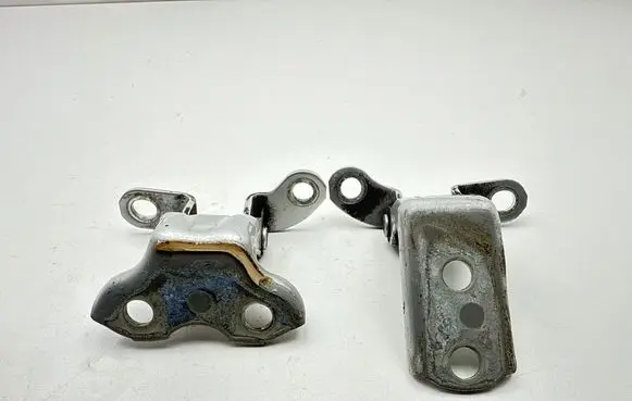 Toyota Prius+ (ZVW40) Rear door upper hinge 6876020122
