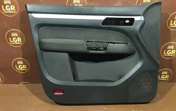Volkswagen Touran I Front door card panel trim