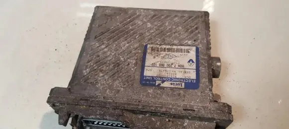 Renault Scenic I Engine control unit/module 7700868189 7700105605
