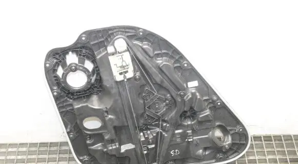 Volvo XC40 Rear window lifting mechanism without motor