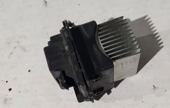 Peugeot 208 I Heater blower motor/fan resistor VLCL29PWM11N