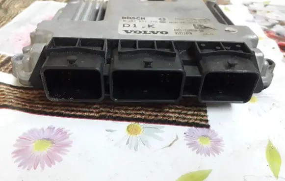Volvo V50 Engine control unit/module 4N5112A650BB 31211076