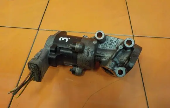 Jaguar XF X250 EGR thermostat 4R8Q9D475AC 81B2