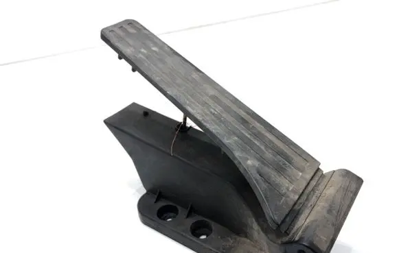 Mercedes-Benz E W212 Accelerator throttle pedal A4513000000