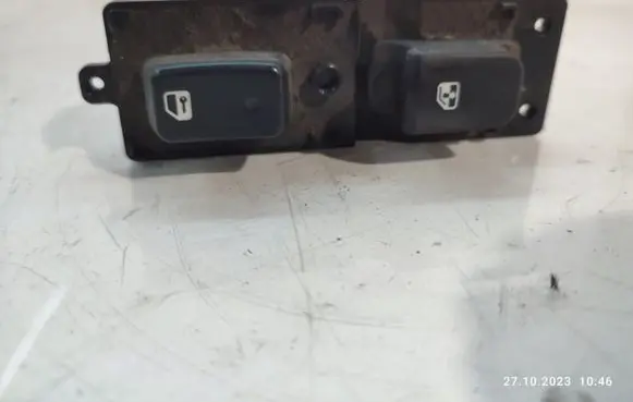 KIA Carens II Electric window control switch 202005520