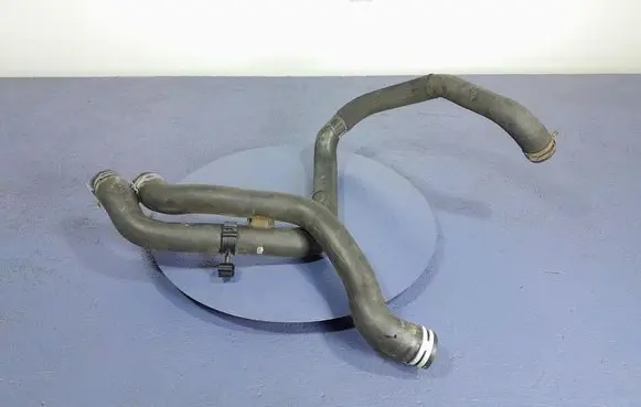Engine coolant pipe/hose